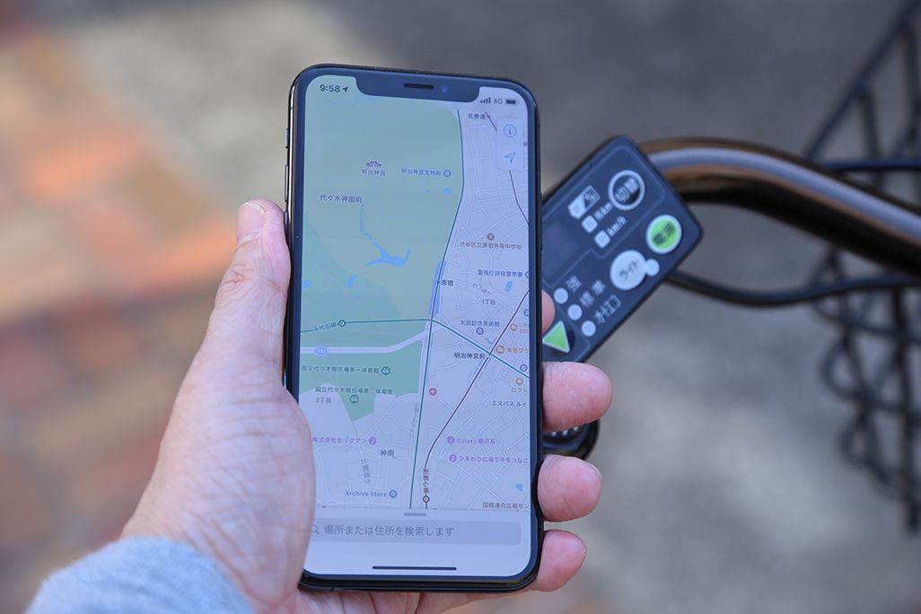 自転車ながらスマホのイメージ