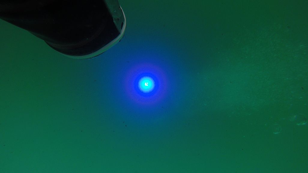 水中から見た陸上からの光