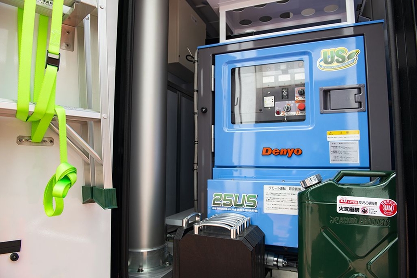 KDDIの5G車載型基地局の内部
