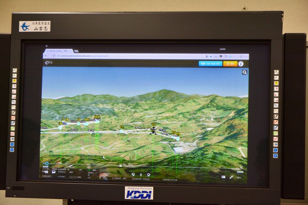 山古志支所に設置されたPCの運行管理画面。3次元地図はゼンリン社が製作し、運行管理はテラドローン社が担当