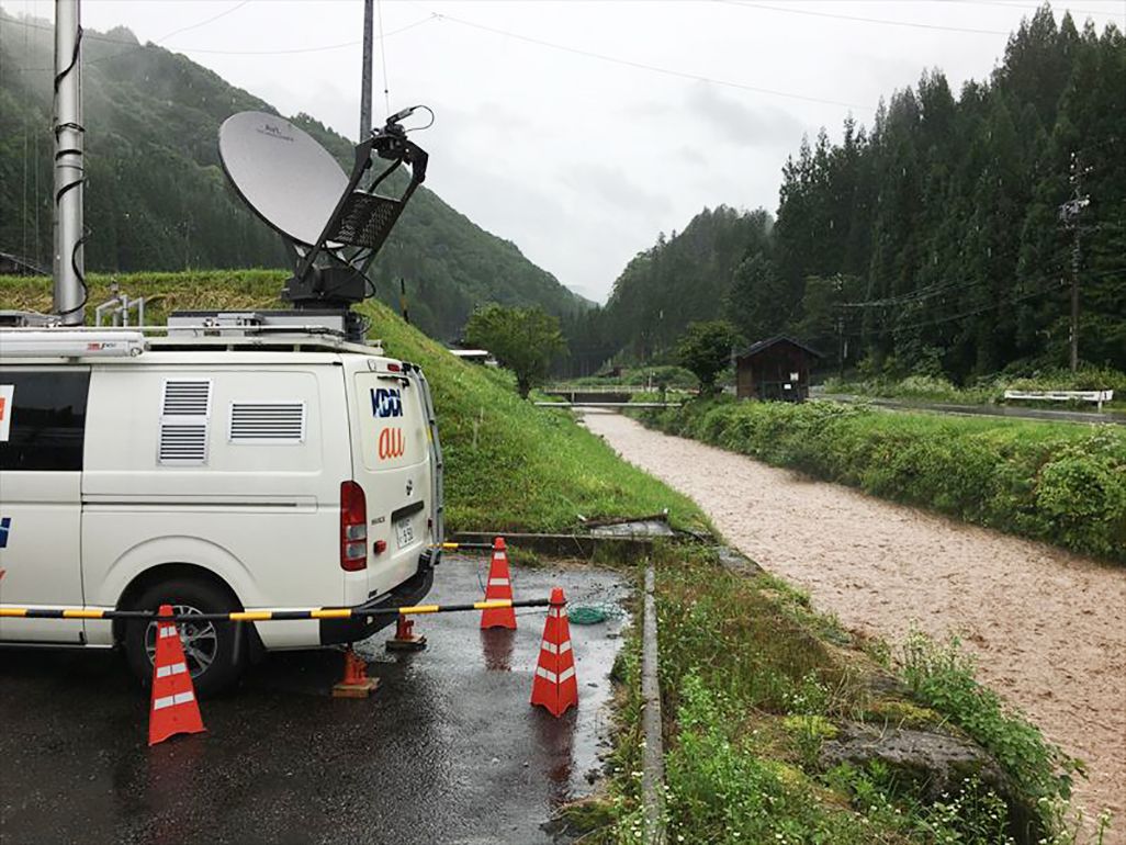 KDDIの災害対策用車載型基地局