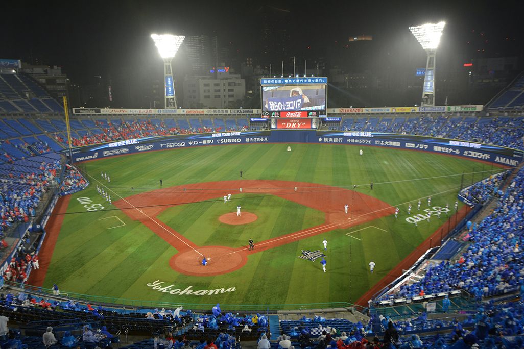 横浜スタジアムでのナイター観戦の模様