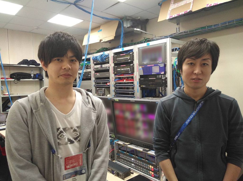 モスクワの「IBC」でのKDDI中継メンバー。右・豊城 晃彦、左・織田 知樹
