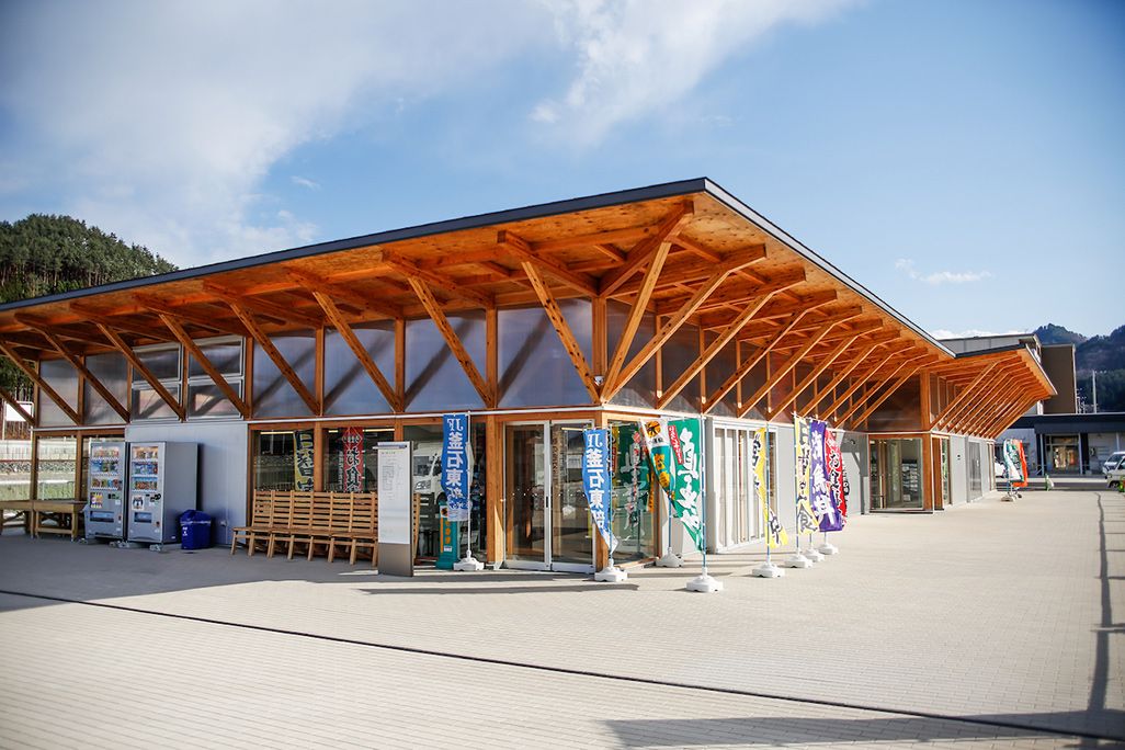 「うのすまい・トモス」の「鵜の郷交流館」