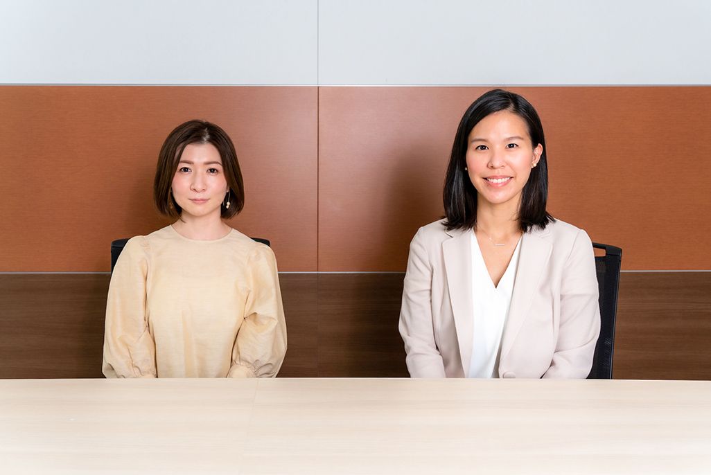 KDDI DXデザイン部 岸田智美(左)、B.ステファニー(右)
