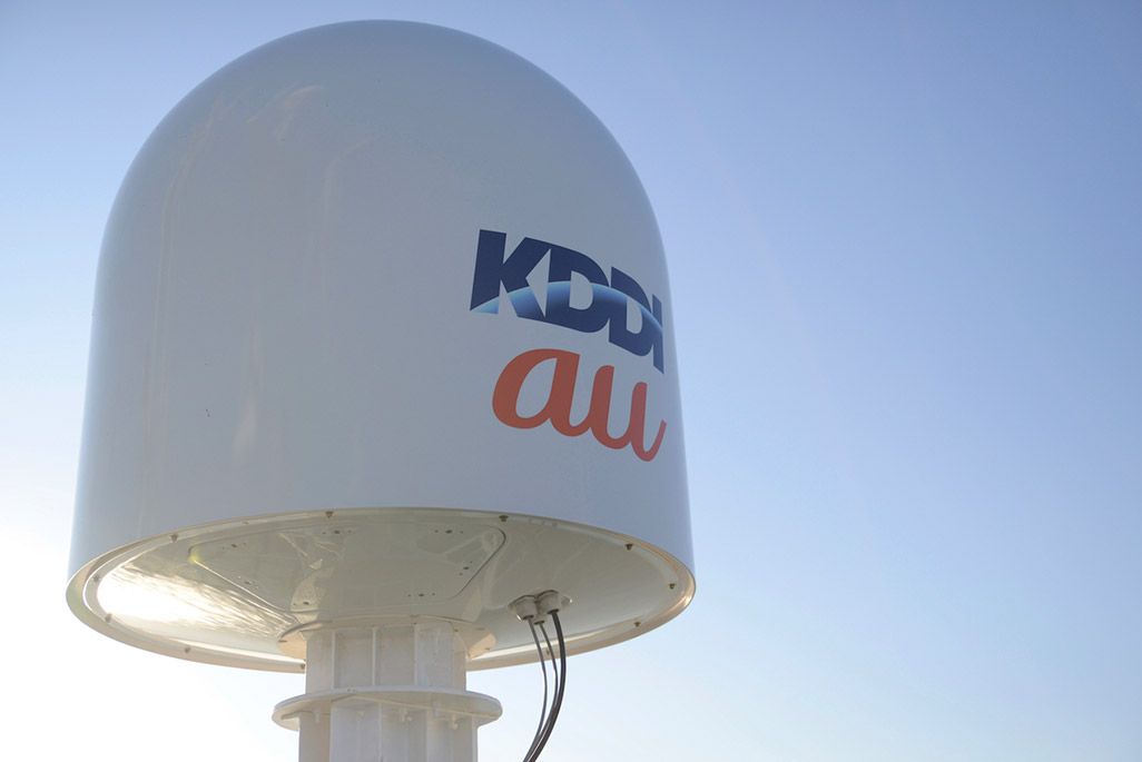 KDDIオーシャンリンク船上に設置されている衛星アンテナ