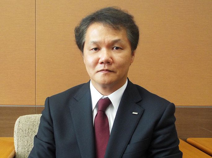 KDDI技術統括本部 技術企画本部 コネクティッド推進室・室長 鶴沢宗文