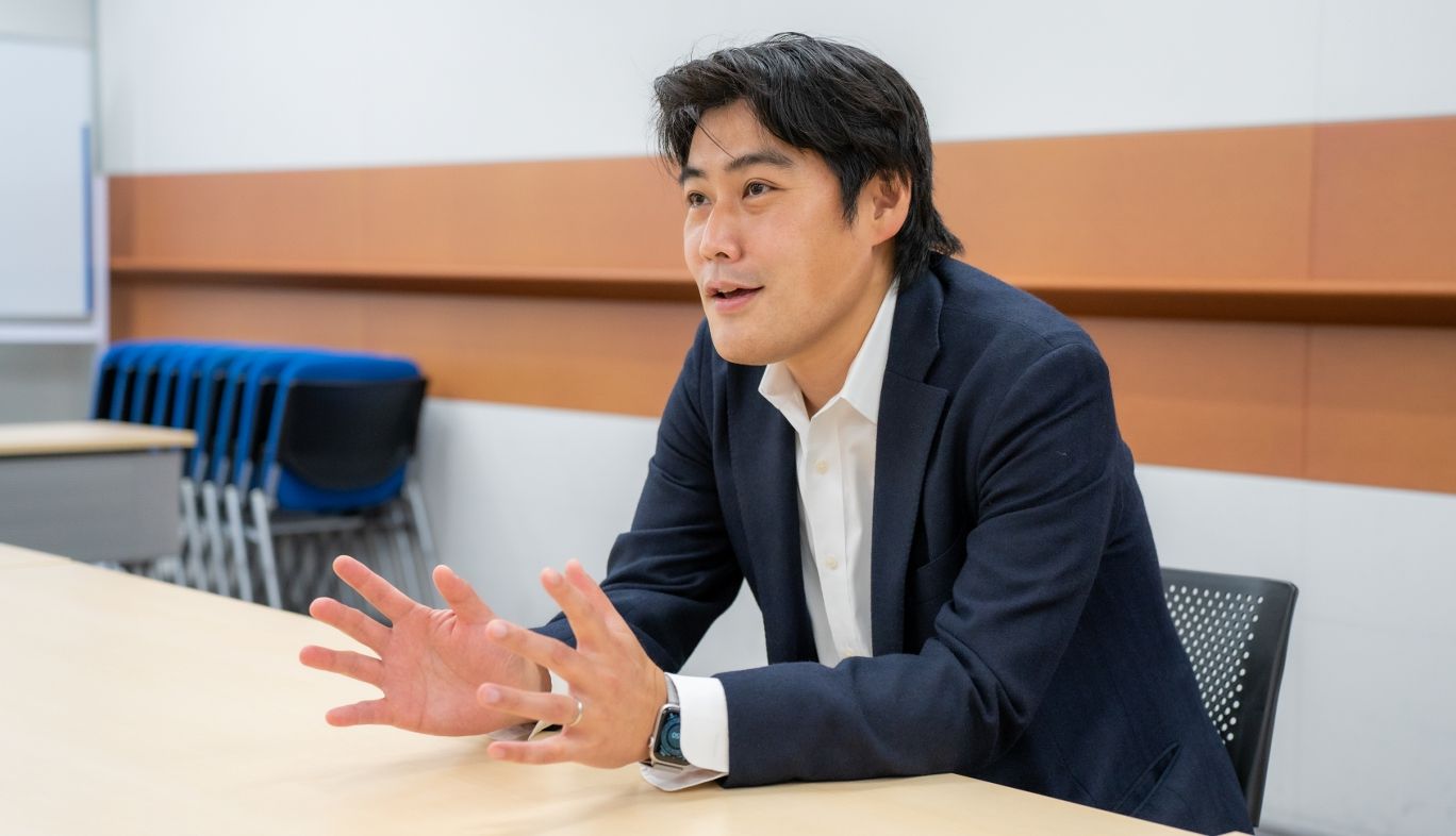 KDDIでカーボンニュートラルに取り組む担当者