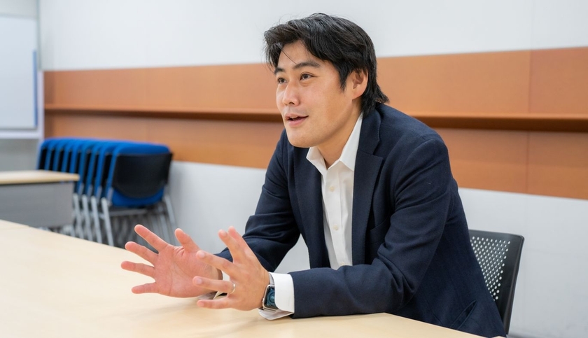 KDDIでカーボンニュートラルに取り組む担当者