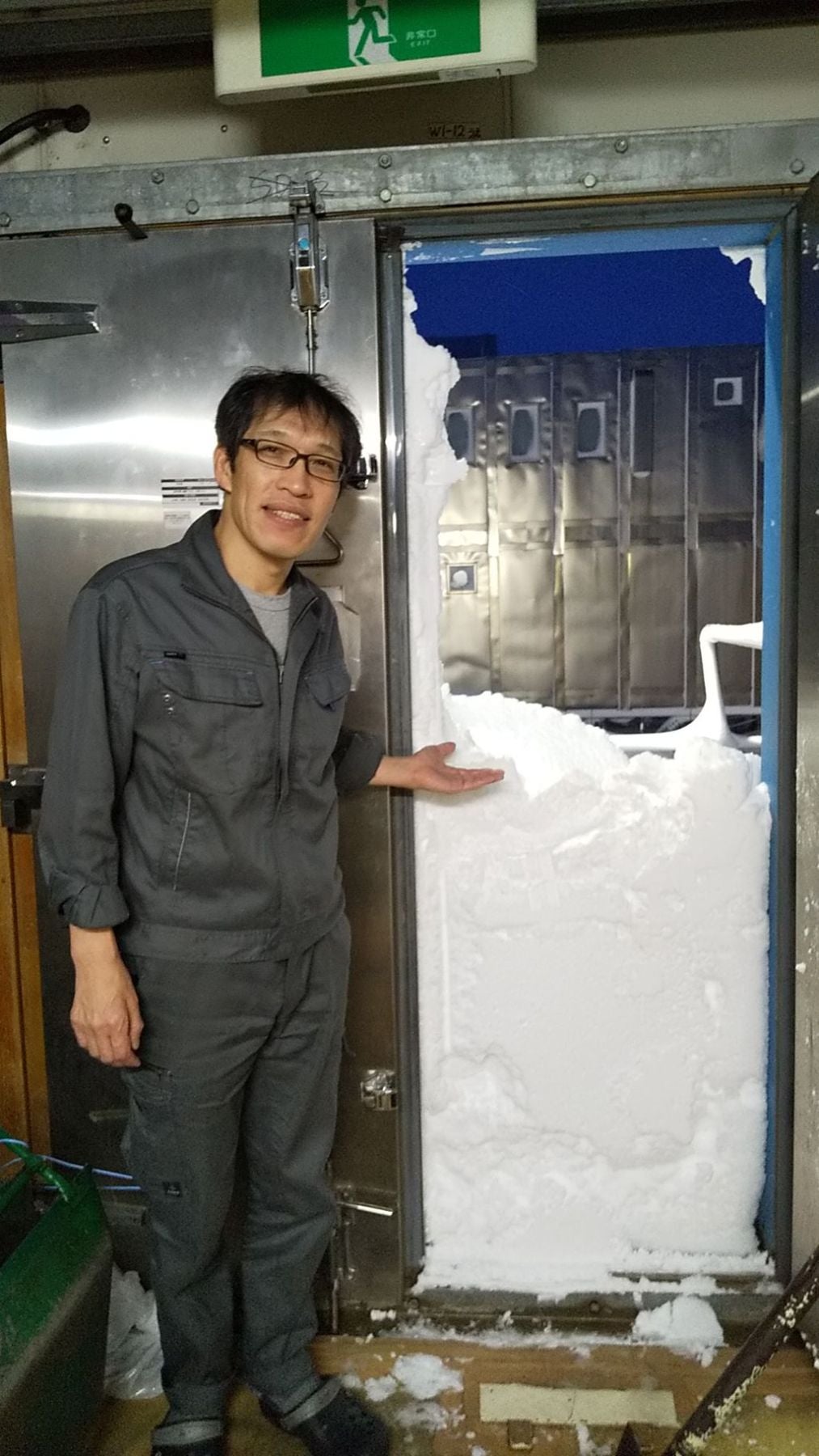ブリザードで降り積もった雪