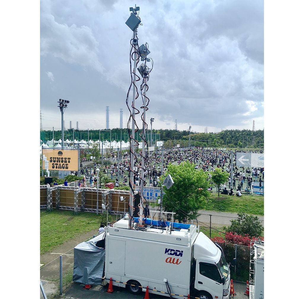 KDDIのイベント対策用車載型基地局