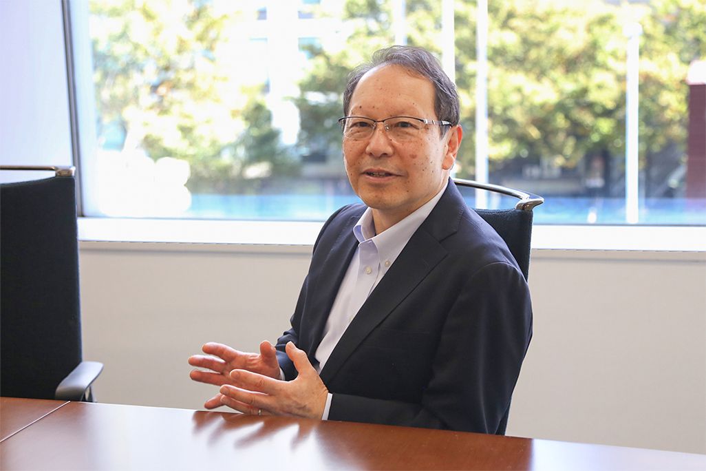 KDDI 技術統括本部 グローバル技術・運用本部 戸所弘光