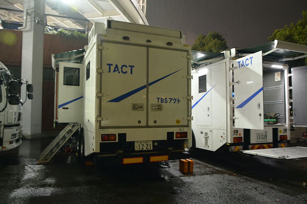 ハマスタ場外で稼働している中継車
