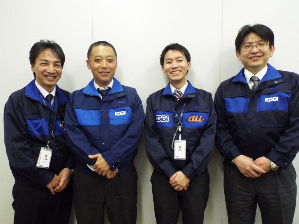 左から新宿の災害対策本部に詰めた上口洋典、船に乗った無線機担当の尾崎勝政、衛星担当の宮内良輔、衛星通信グループの高橋徳雄