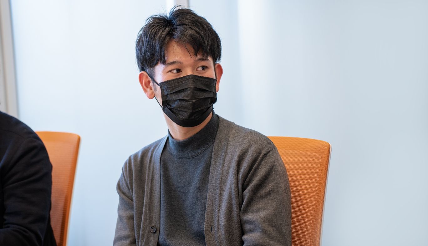 KDDI総合研究所のSync Sofaの開発担当者