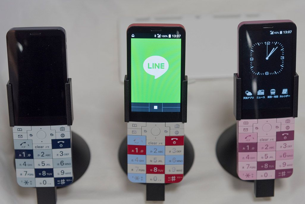 INFOBAR xvにはLINEを搭載