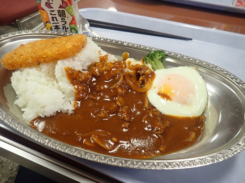 砕氷船「しらせ」で毎週金曜日は「カレーの日」