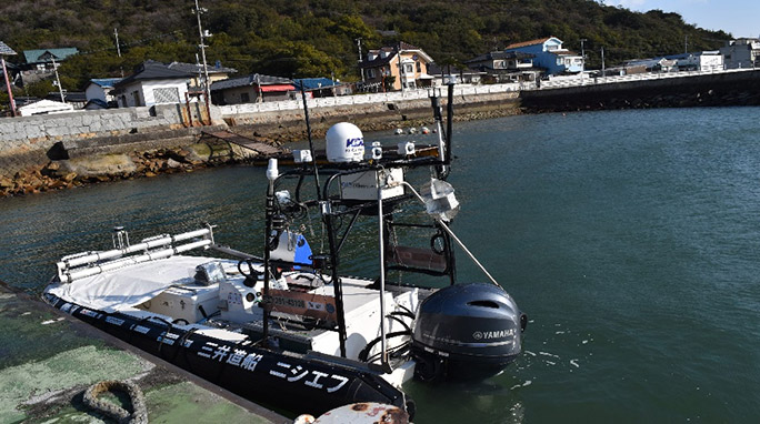 試験中のASV（洋上中継機）