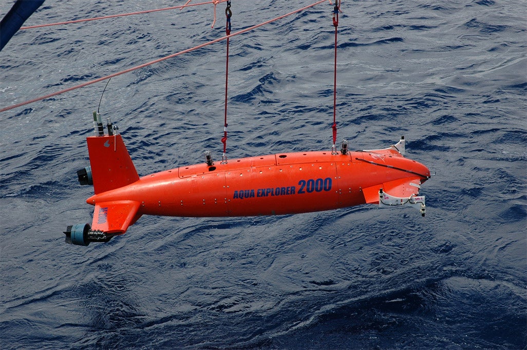 AUV(自律航行型海中ロボット)「AE2000」