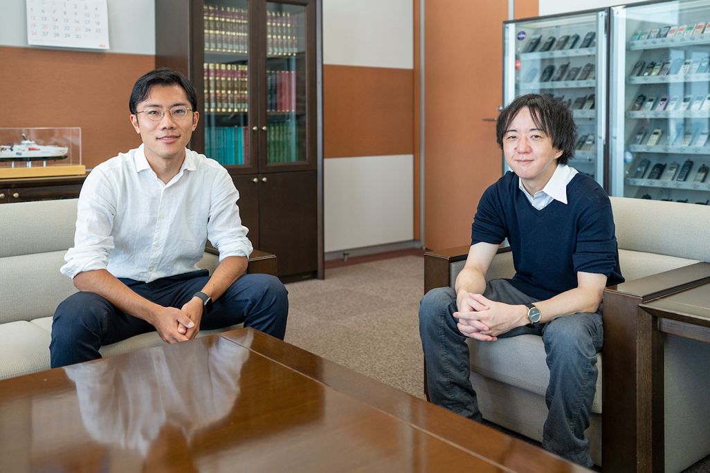 KDDIの石川洋平(左)と田口健太(右)