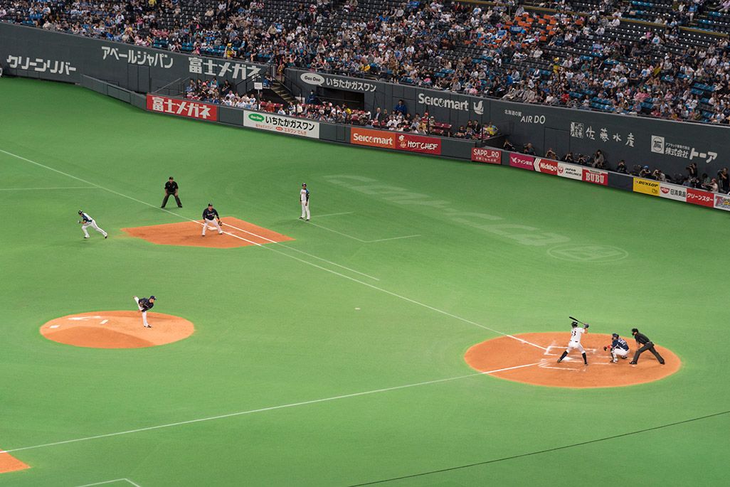 札幌ドームのスタンドから北海道日本ハムファイターズ戦を観戦