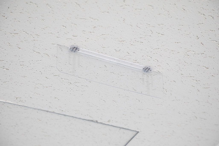 可視光透過アンテナの屋内基地局