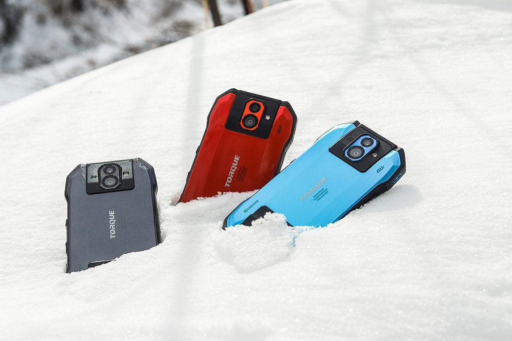 雪山のauのタフネススマホTORQUE G04