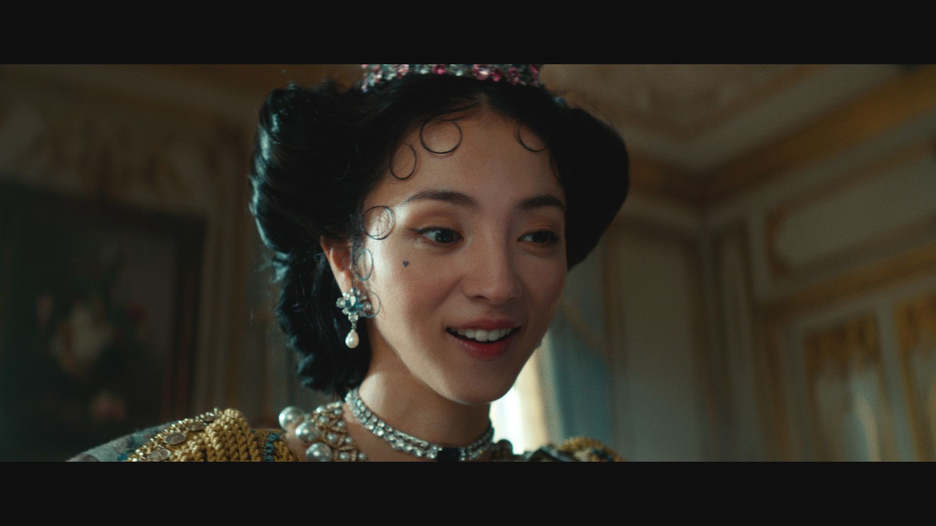 UQ CMの満島ひかりさん演じるUQUEEN