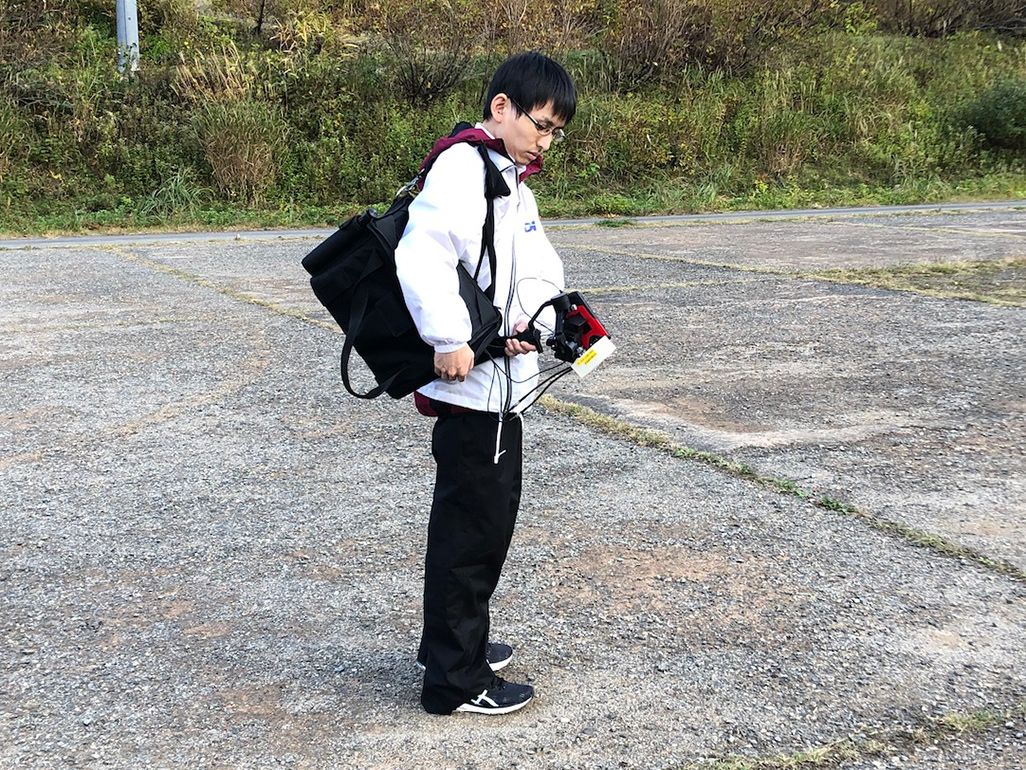 ヘリコプターに積み込まれる基地局のシステム