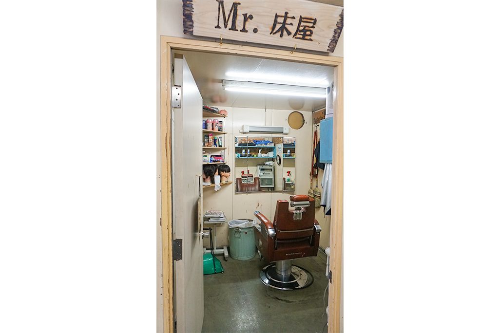 南極・昭和基地の理髪室