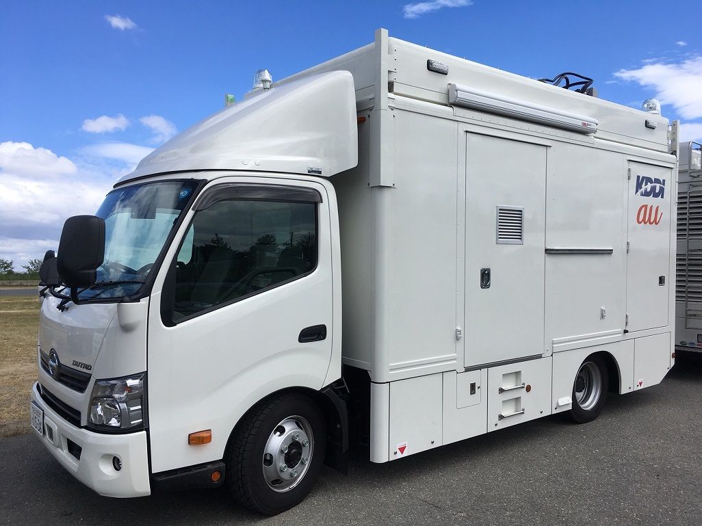 KDDIのイベント対策用車載型基地局