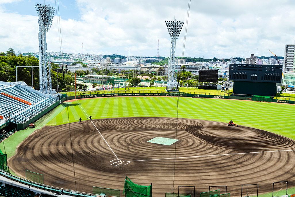 沖縄セルラースタジアム那覇のグラウンド