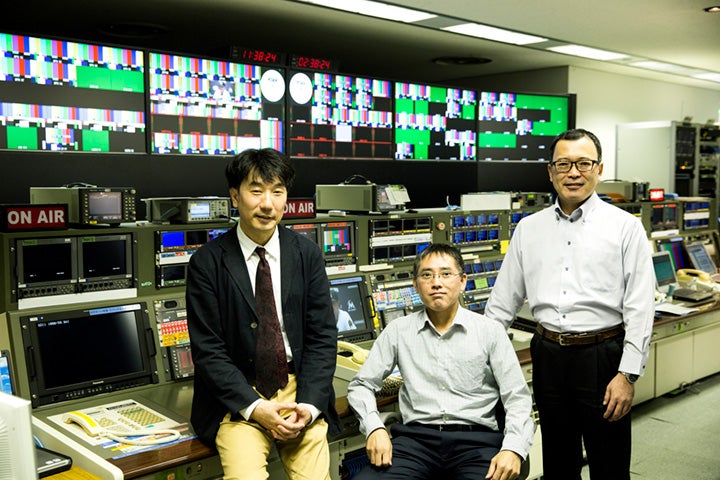 左からソリューション営業本部 メディア営業部 技術企画グループ グループリーダー 小島禎文、グローバル技術・運用本部 グローバルネットワーク・オペレーションセンター 映像サービスセンター 映像運用グループリーダー 東條泰英、グローバル技術・運用本部 グローバルネットワーク・オペレーションセンター 映像サービスセンター 映像運用グループ マネージャー 川口博士