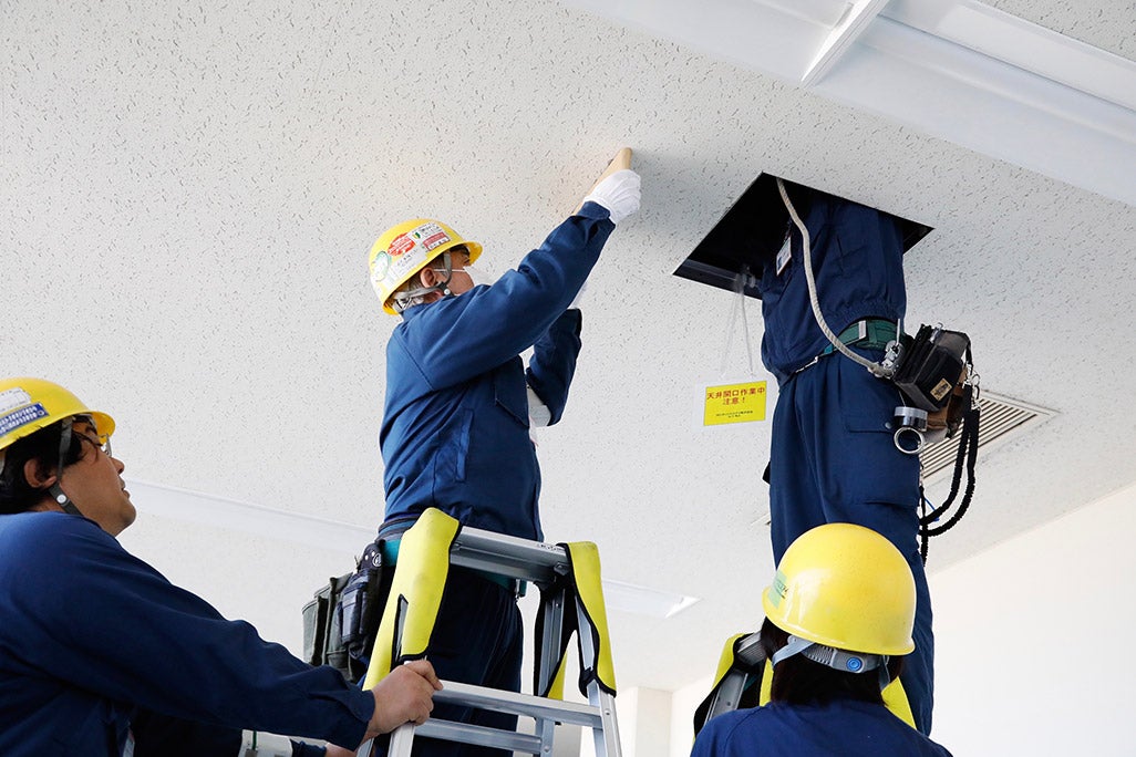 可視光透過アンテナの設置風景