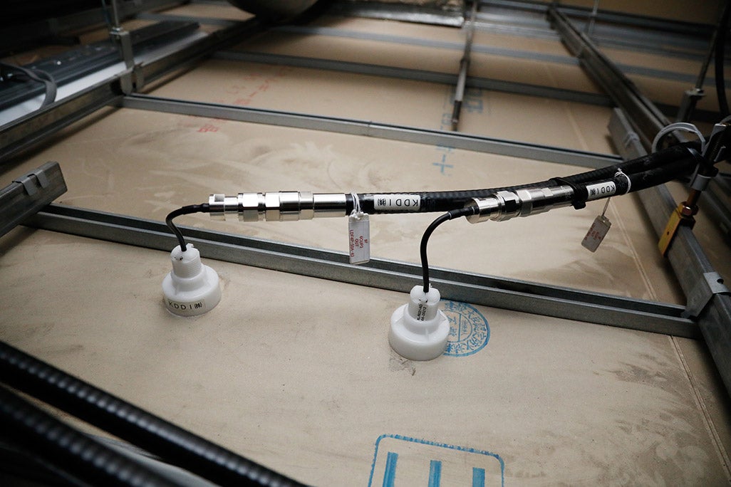 可視光透過アンテナの設置風景