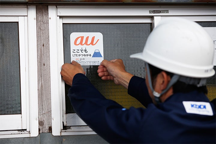 山頂の『山口屋』のほか、LTEがつながる山小屋にはステッカーが貼ってあるので、登山予定のある人はぜひ確認してみてほしい