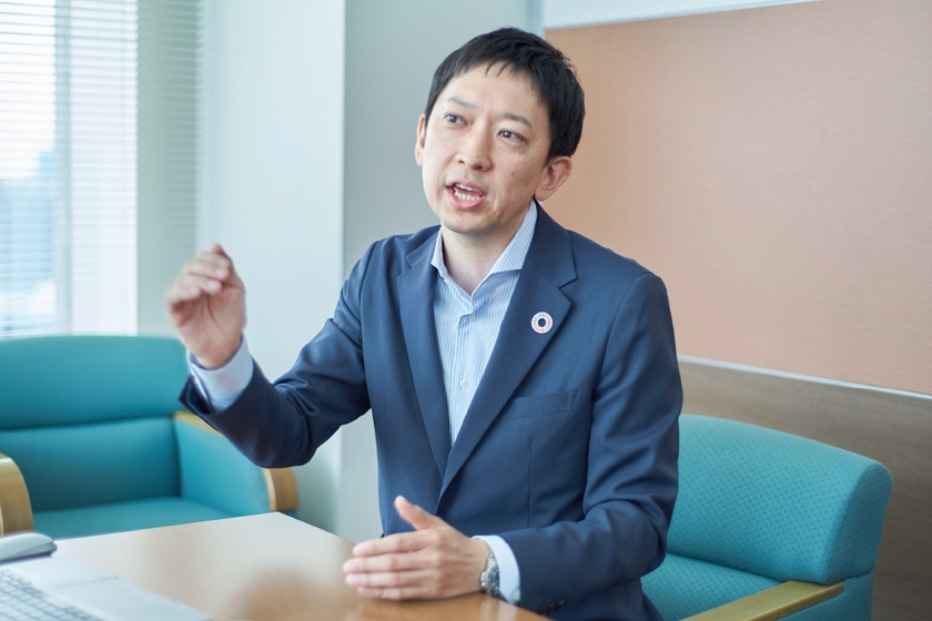 KDDI コーポレート統括本部 購買本部 購買統括部 新谷 陽一郎