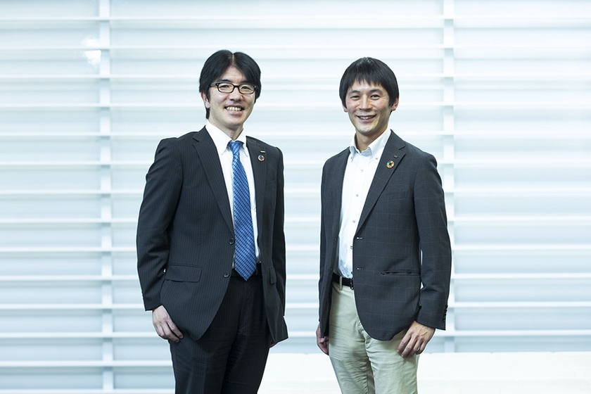 KDDI株式会社 ソリューション事業本部 DX推進本部 地域共創室 室長 齋藤 匠（左）、KDDI株式会社 ソリューション事業本部 DX推進本部 地域共創室 エキスパート 加藤 英夫（右）