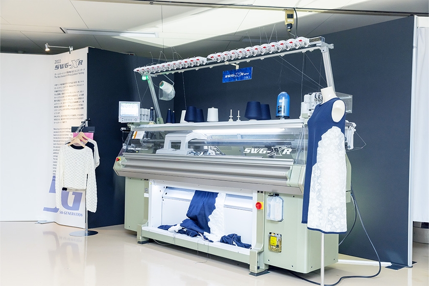 ホールガーメント横編機
