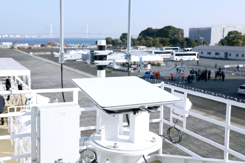 舶型基地局用のStarlink衛星アンテナ